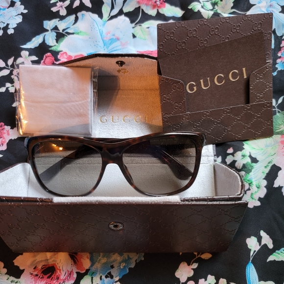 Gucci sunglasses - Picture 1 of 5